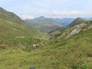 65 Scendiamo dal sentierino-traccia per la Valle di Ponteranica sul versante opposto a quello del sent. 101